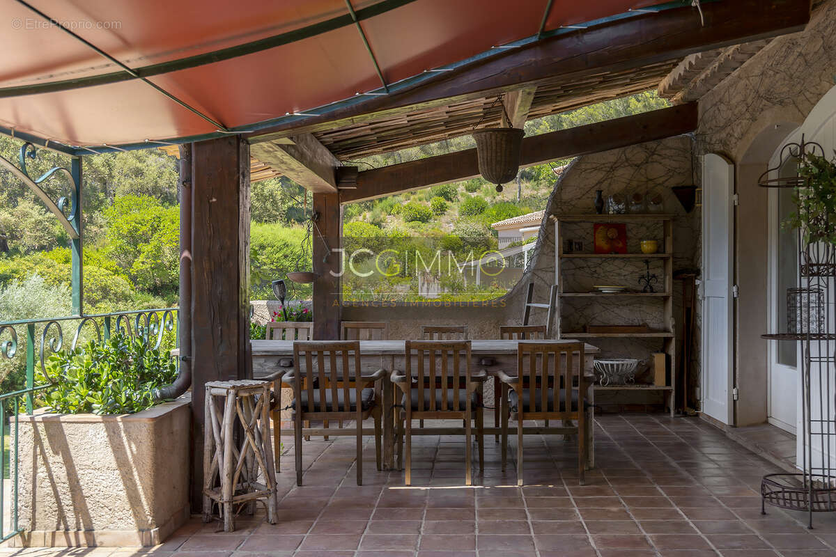 Élégante villa provençale de 194m2 habitables avec piscine à débordement sur 1694m2 de terrain. - photo 10