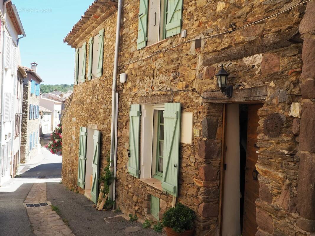 Maison à LA GARDE-FREINET