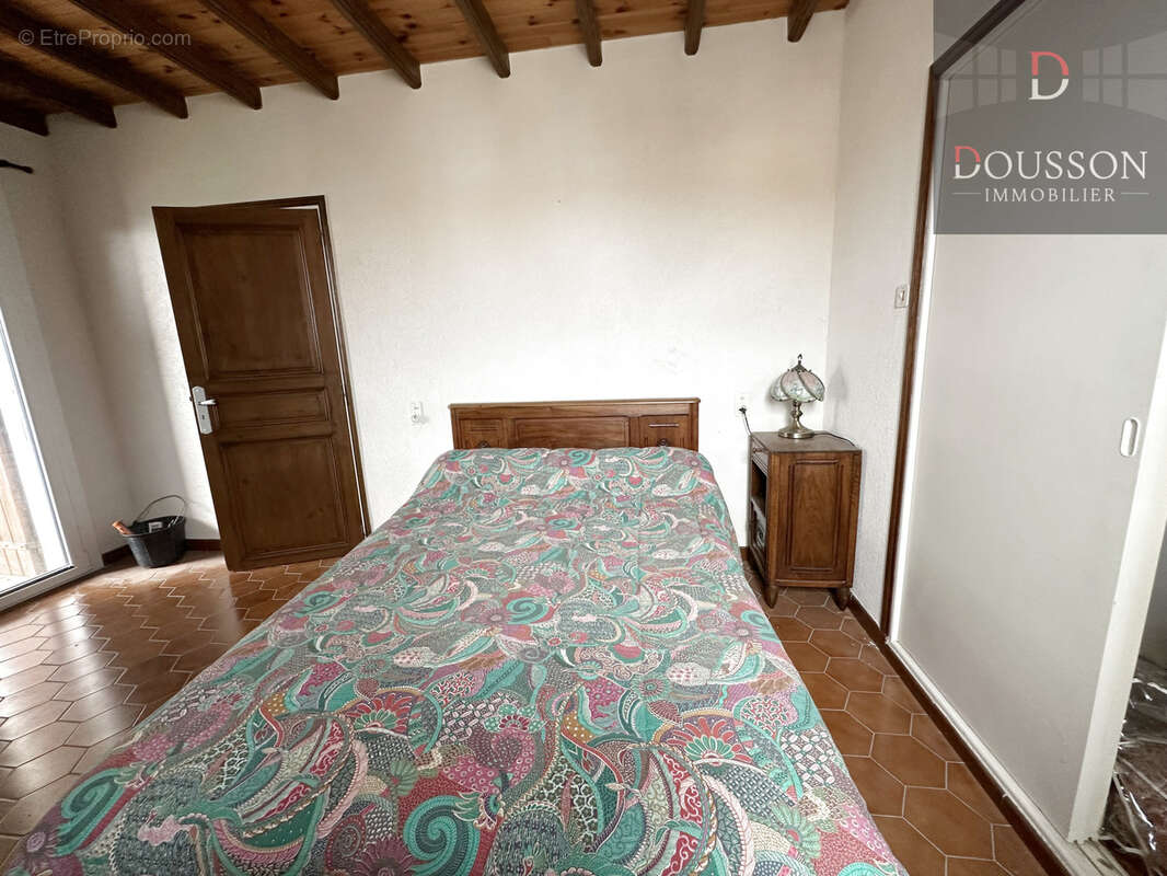 Saintes-maries-de-la-mer - a vendre - maison 230m2 - 9 pieces - photo 8