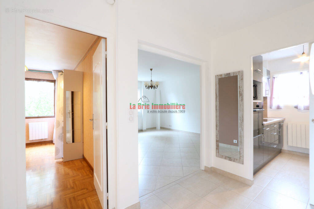 Appartement à MANDRES-LES-ROSES
