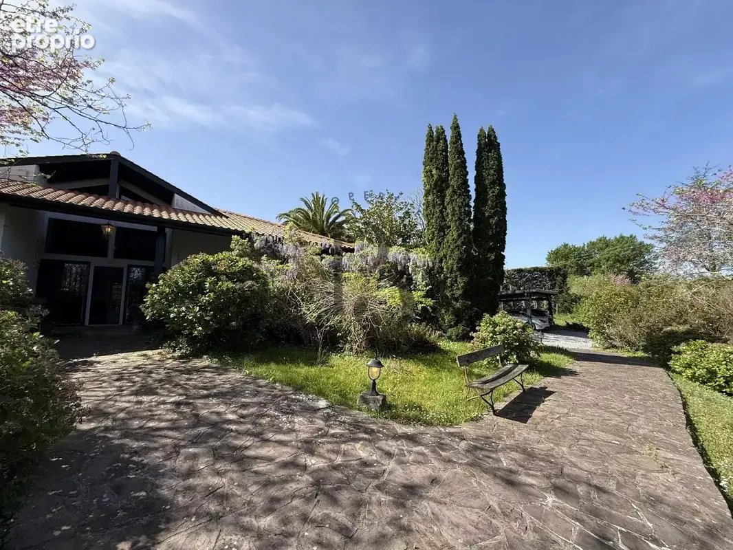 URRUGNE - Demeure de caractère au cœur d’un environnement privilégié - photo 3