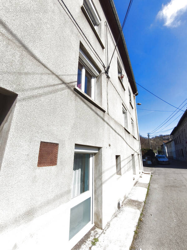 Appartement à LE CHAMBON-FEUGEROLLES