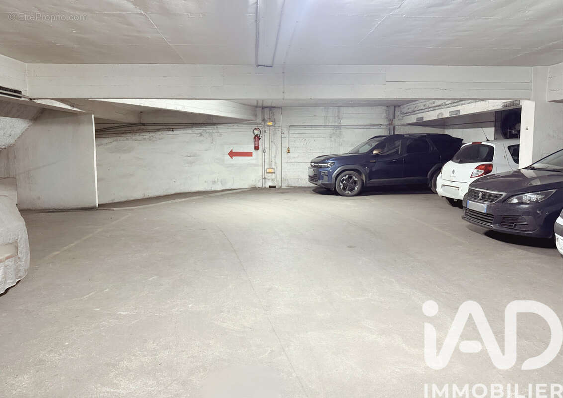 Photo 2 - Parking à PARIS-9E