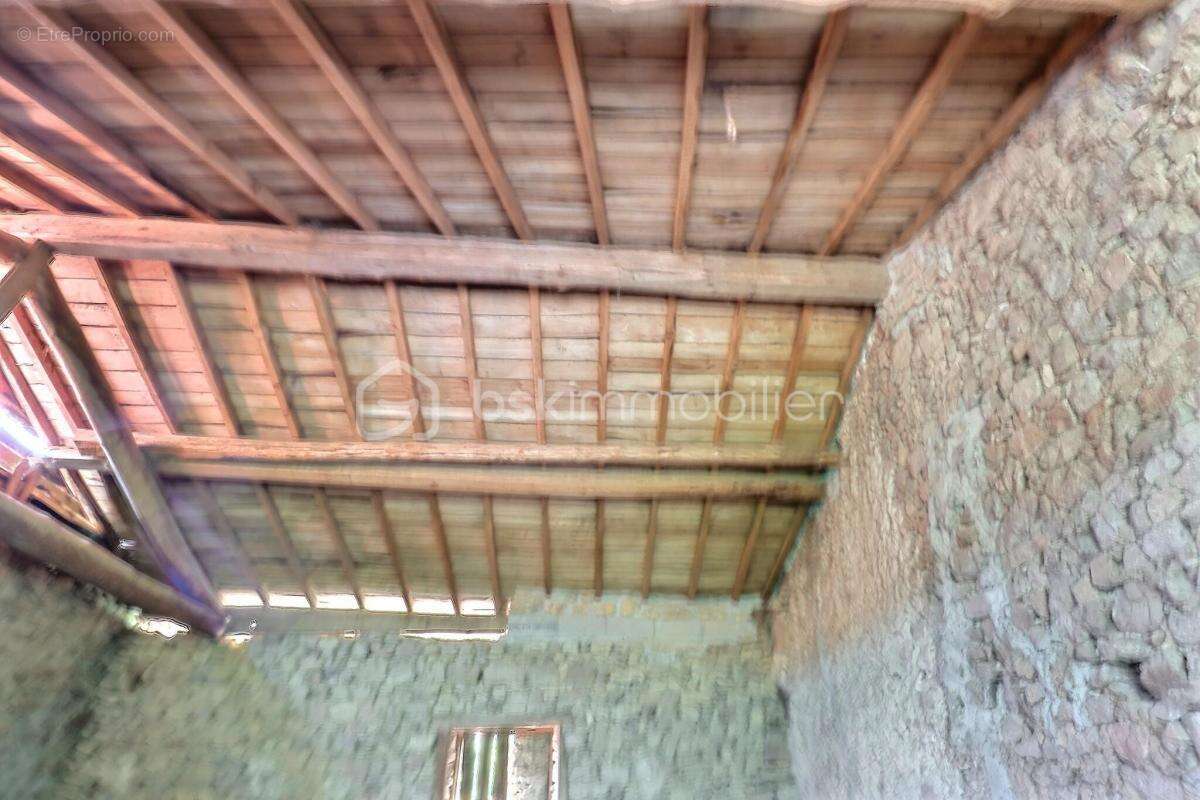 Maison à CELLES-SUR-DUROLLE