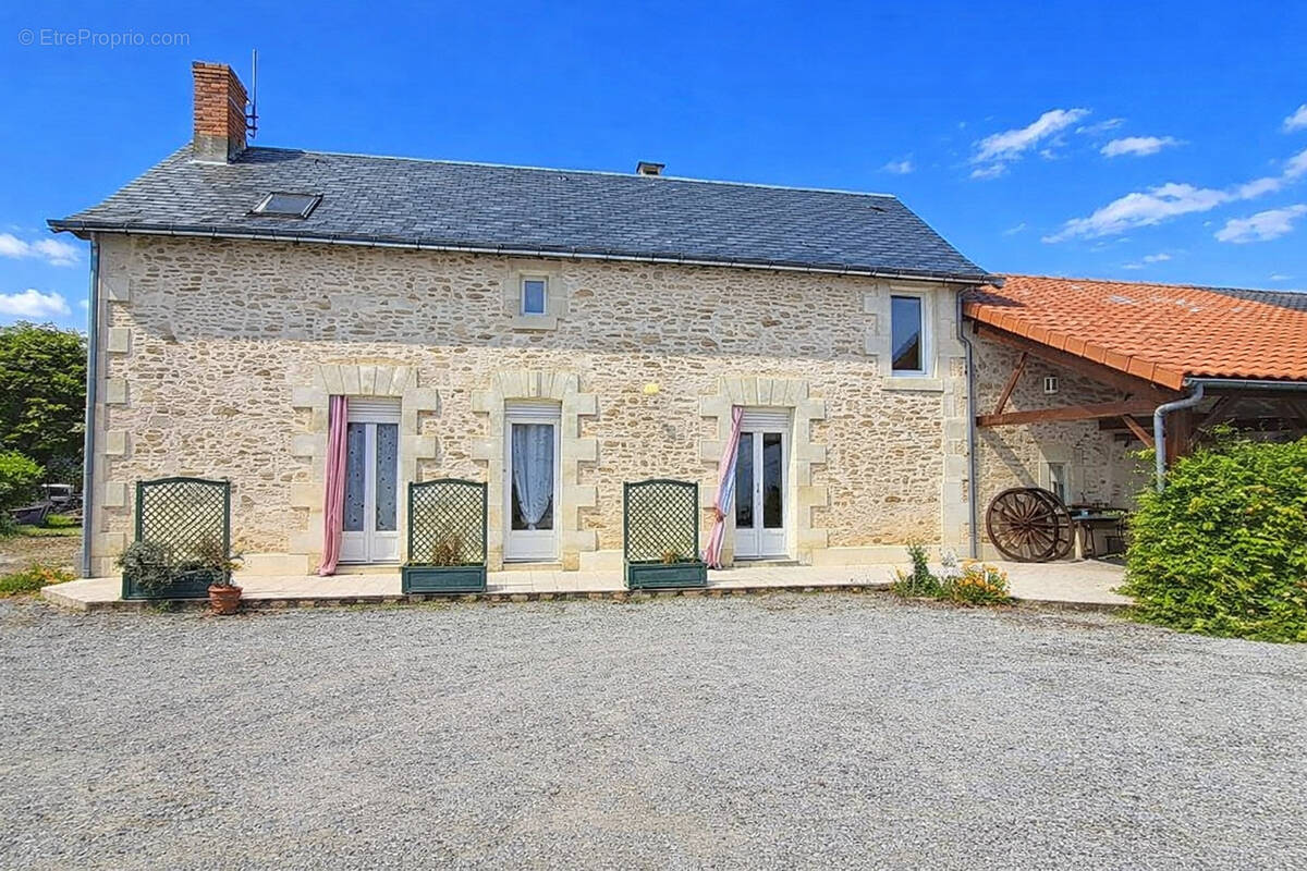 Maison à LENCLOITRE