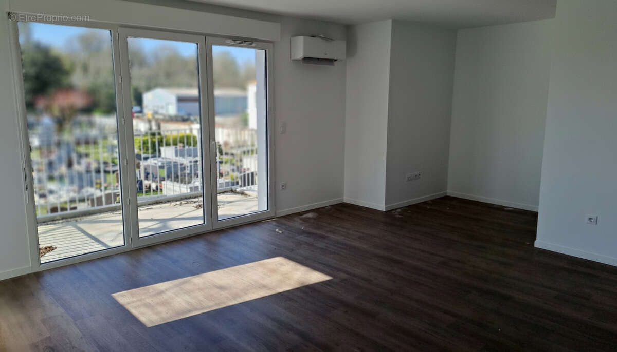 Appartement à BREUILLET