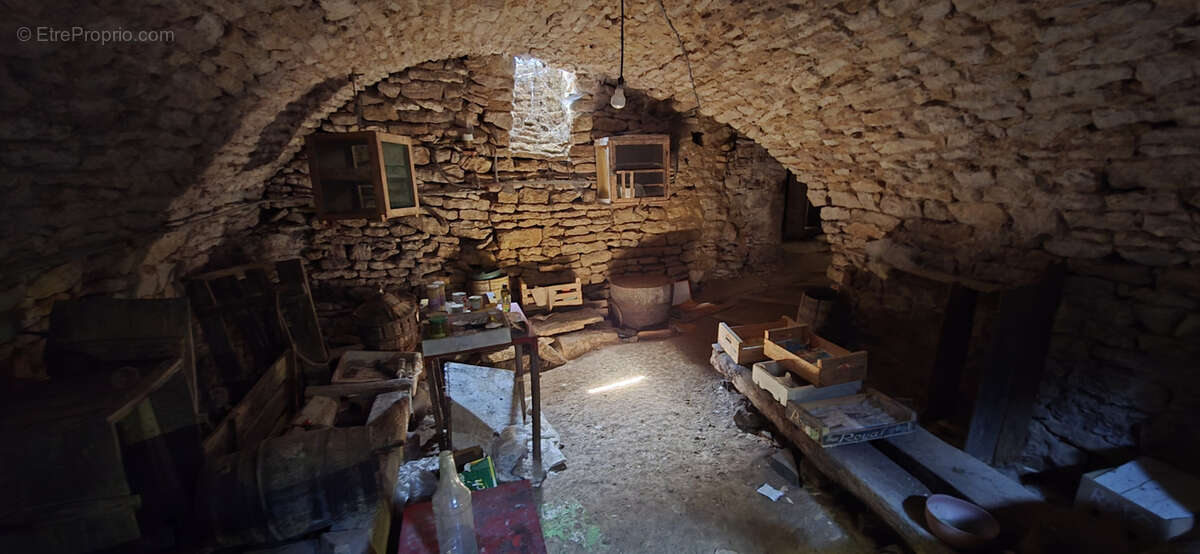 Ancienne ferme avec nombreuses dépendances et plus de 3 000 m2 de terrain - photo 21