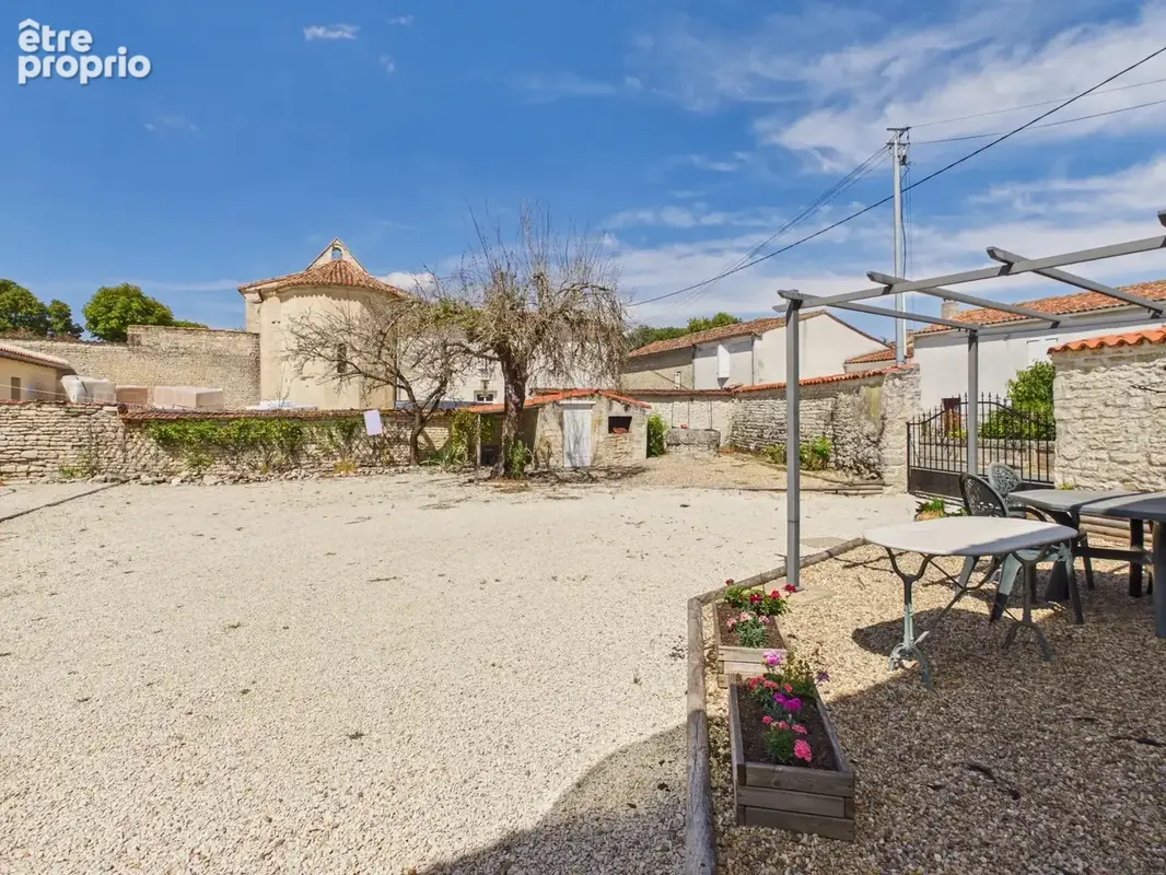Maison en pierre avec cour et jardin - photo 20