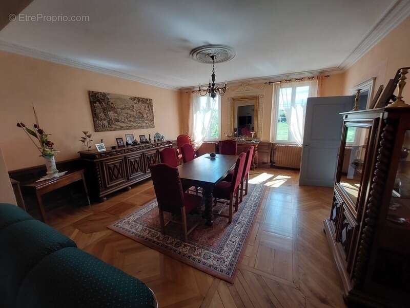 Maison de maitre avec  dependances deux pigeonniers sur parc de 5000m² - photo 16