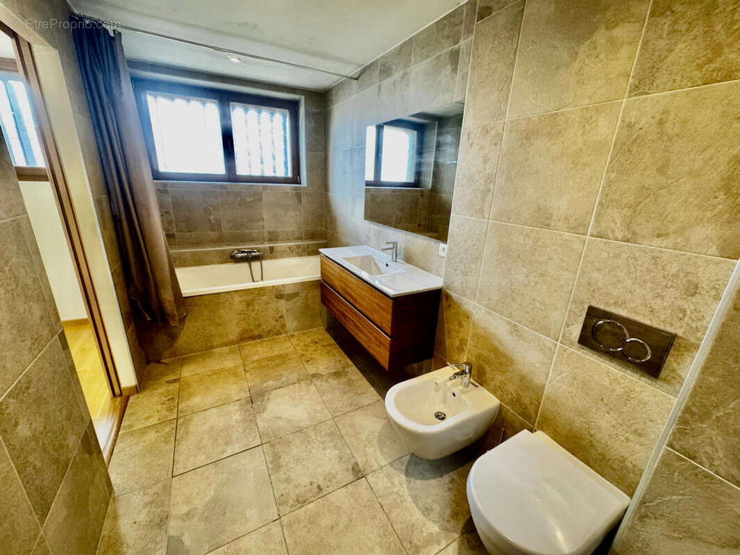 sdb - Appartement à VIRY