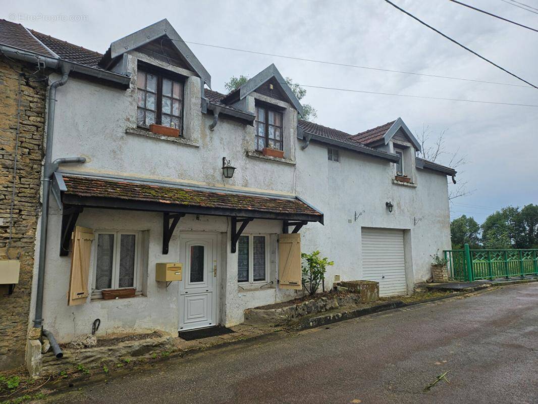 Maison à DAMPIERRE-ET-FLEE