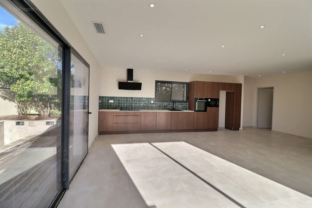 Maison à GALLARGUES-LE-MONTUEUX