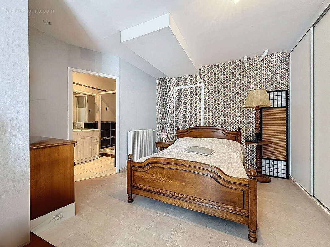 Maison à CONDE-SUR-VIRE