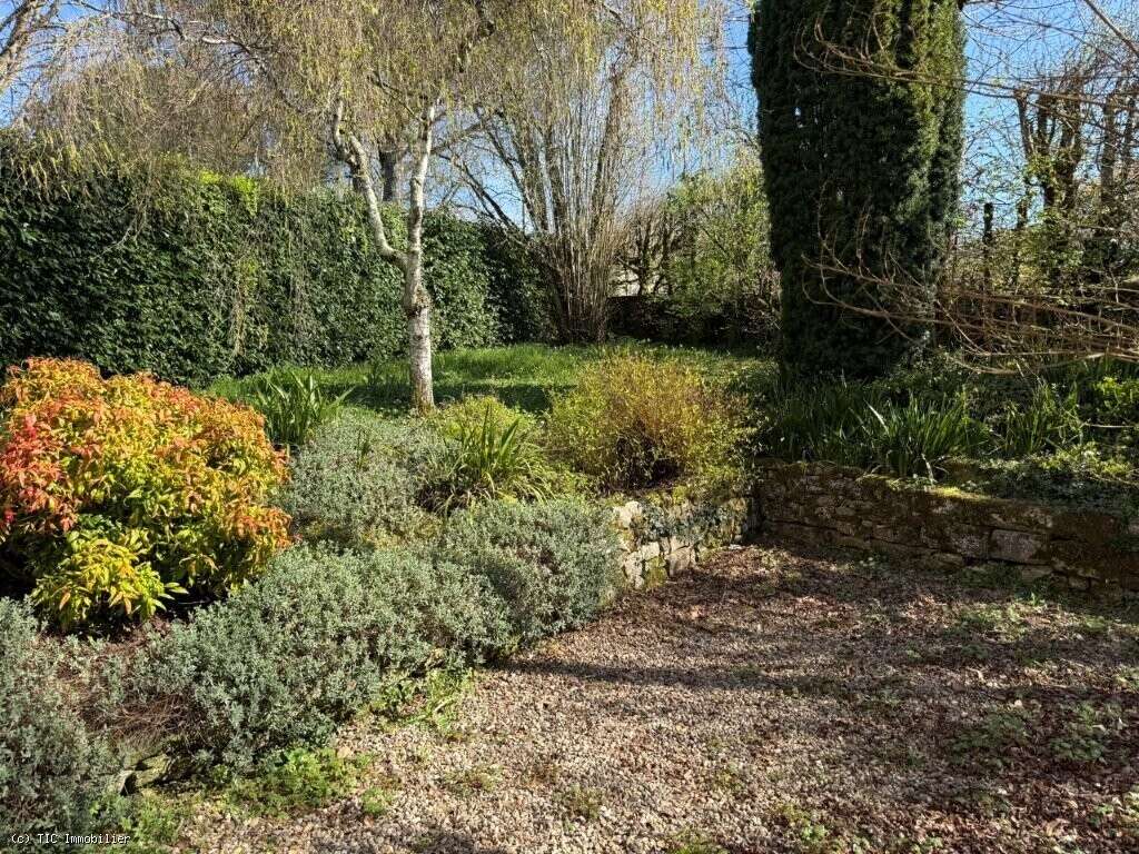 À Deux Pas De Nanteuil-En-Vallée, Superbe Longère En Pierre De 1836 Pleine De Charme - photo 30