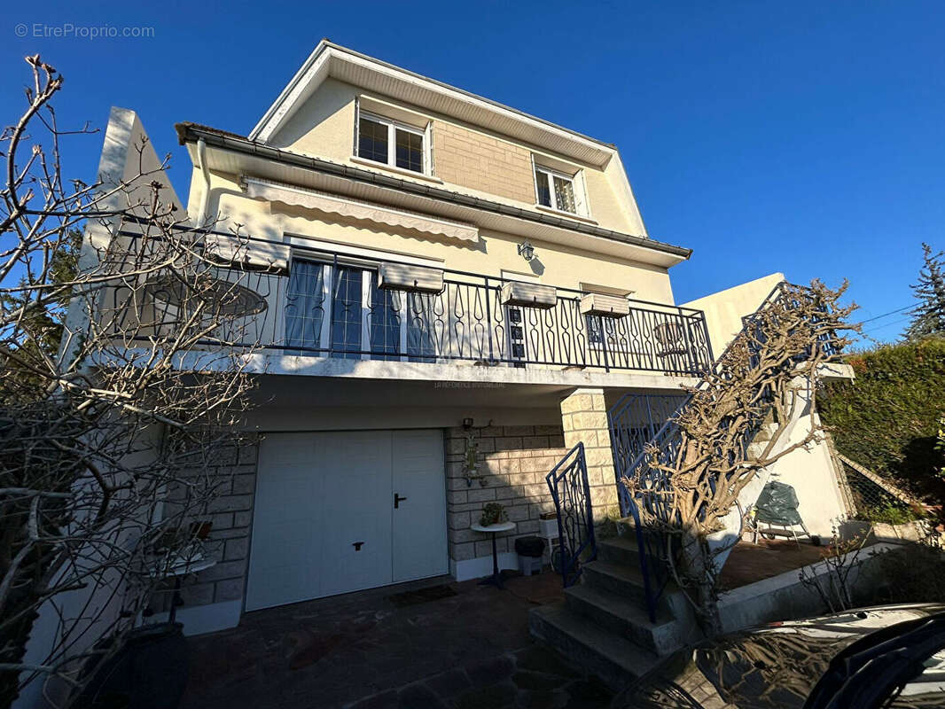 Maison à CHANTELOUP-LES-VIGNES