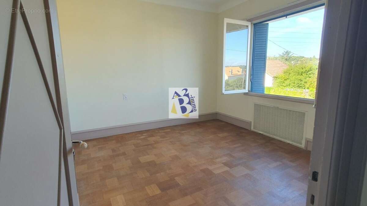 Maison à MAGNAC-SUR-TOUVRE