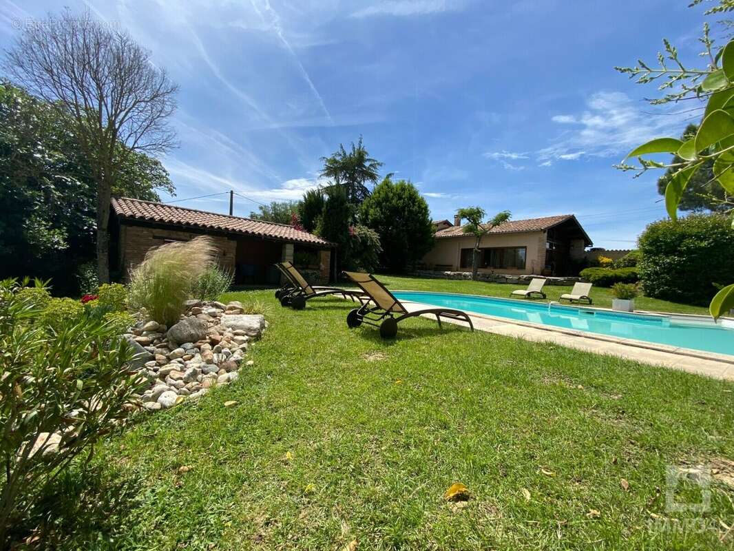 Maison 375 m² à Realville  - photo 8