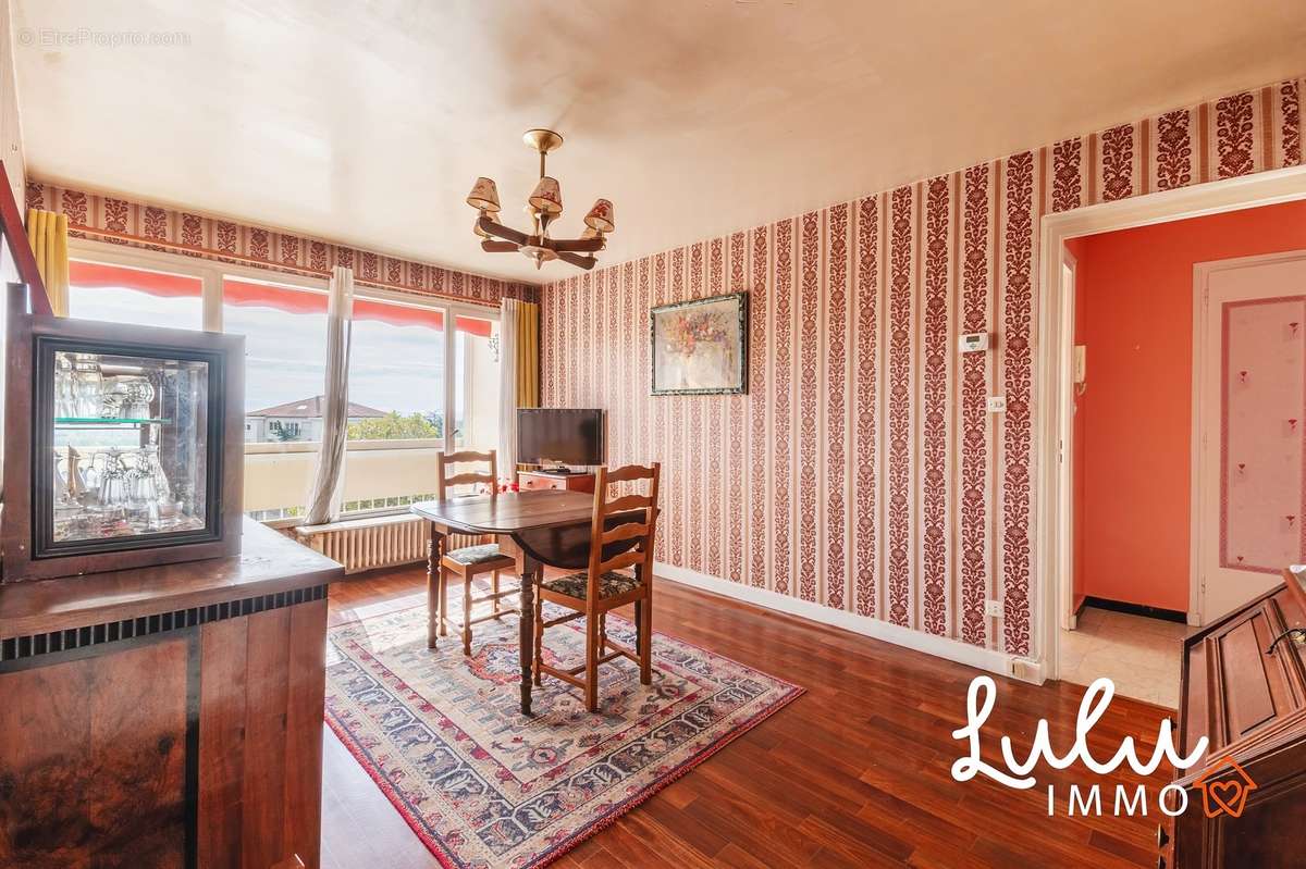 T3 61m2 avec balcon et place de stationnement - ECULLY - photo 3