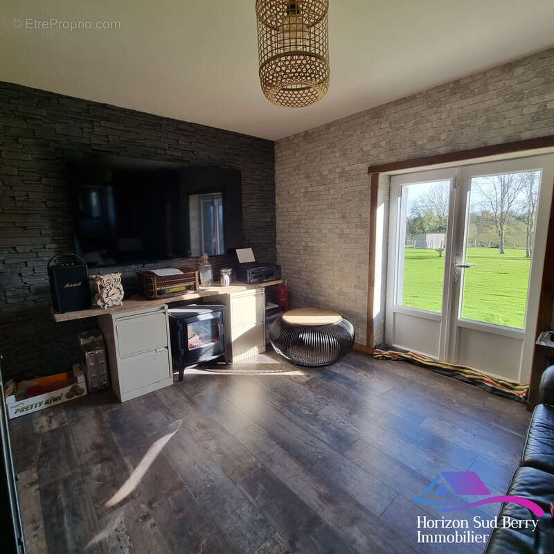 Salon - Maison à AIGURANDE