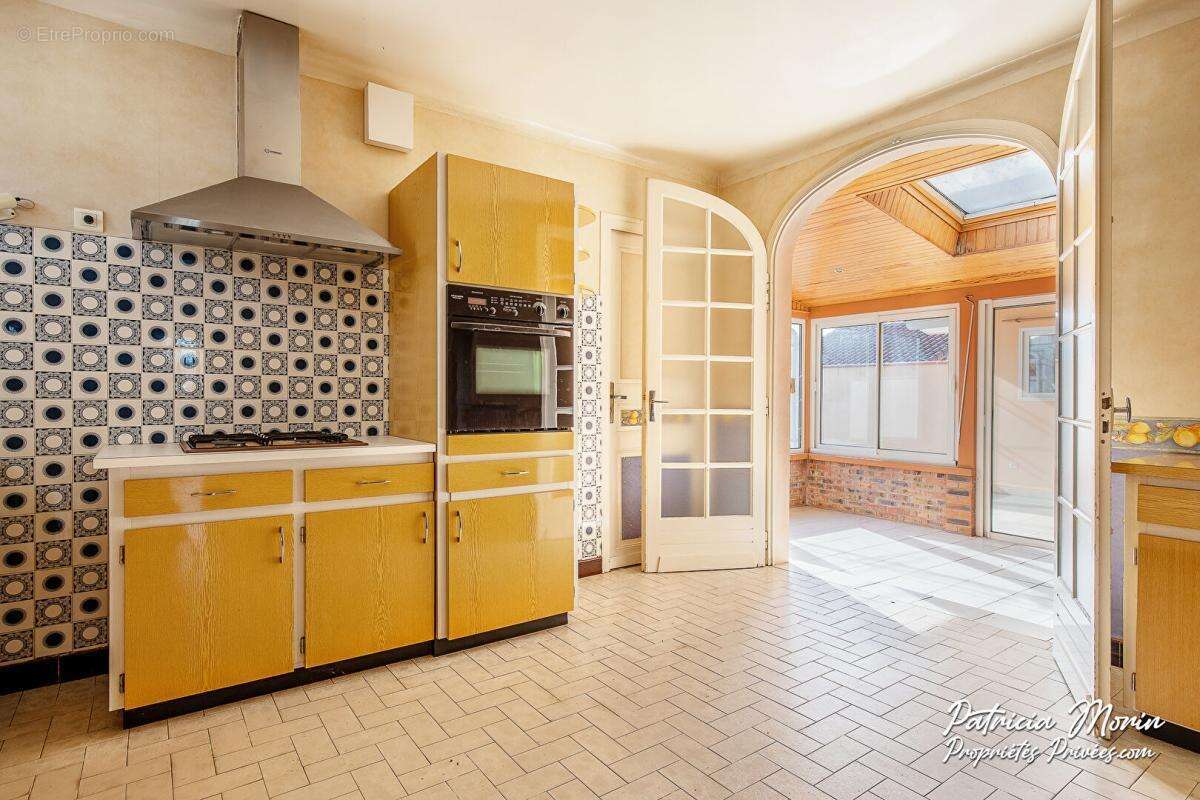 Maison  centre ville de HINX   185 m2 Avec dépendances et terrain constructible - photo 5
