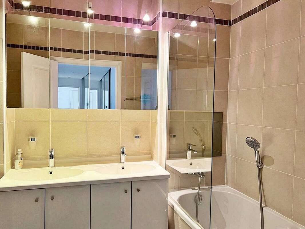 Appartement à SAINT-MAUR-DES-FOSSES