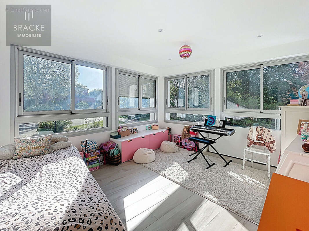 Appartement à COURBEVOIE