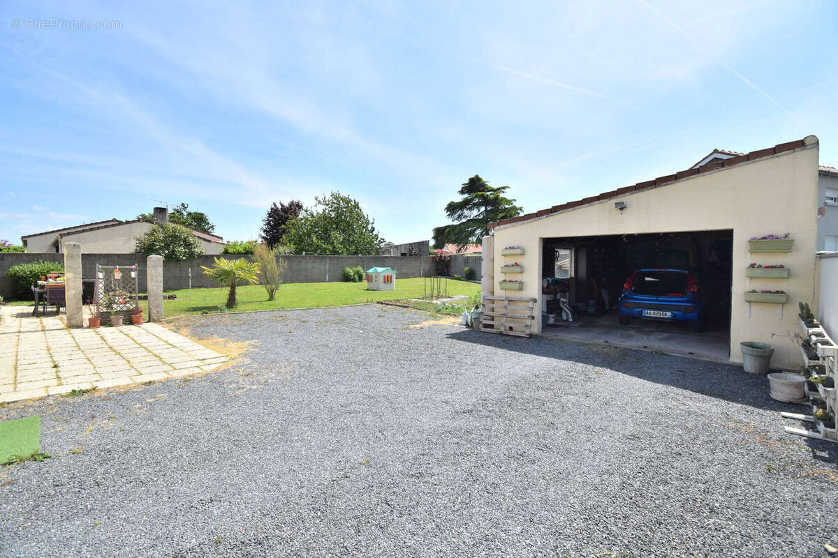 Terrain à AIGREFEUILLE-SUR-MAINE