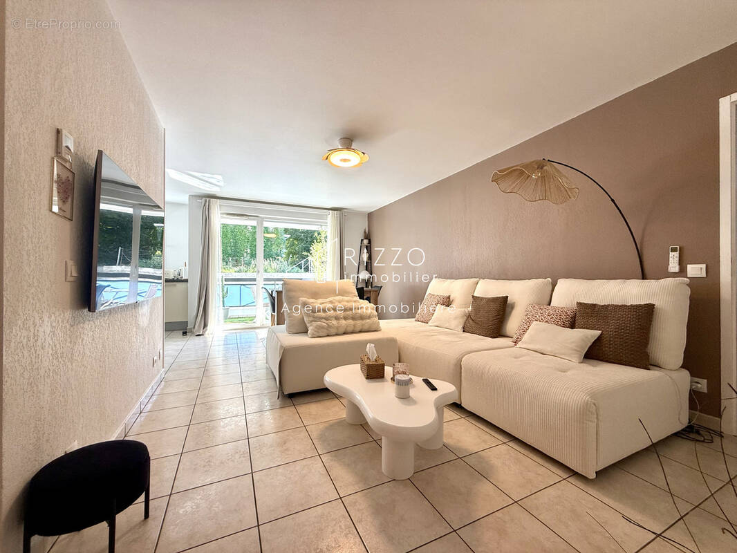 Appartement à LA ROCHE-SUR-FORON