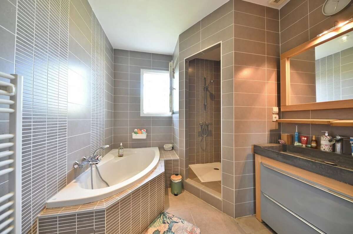 Belle villa contemporaine avec bassin à Bouillargeus en périphérie de Nîmes - photo 18