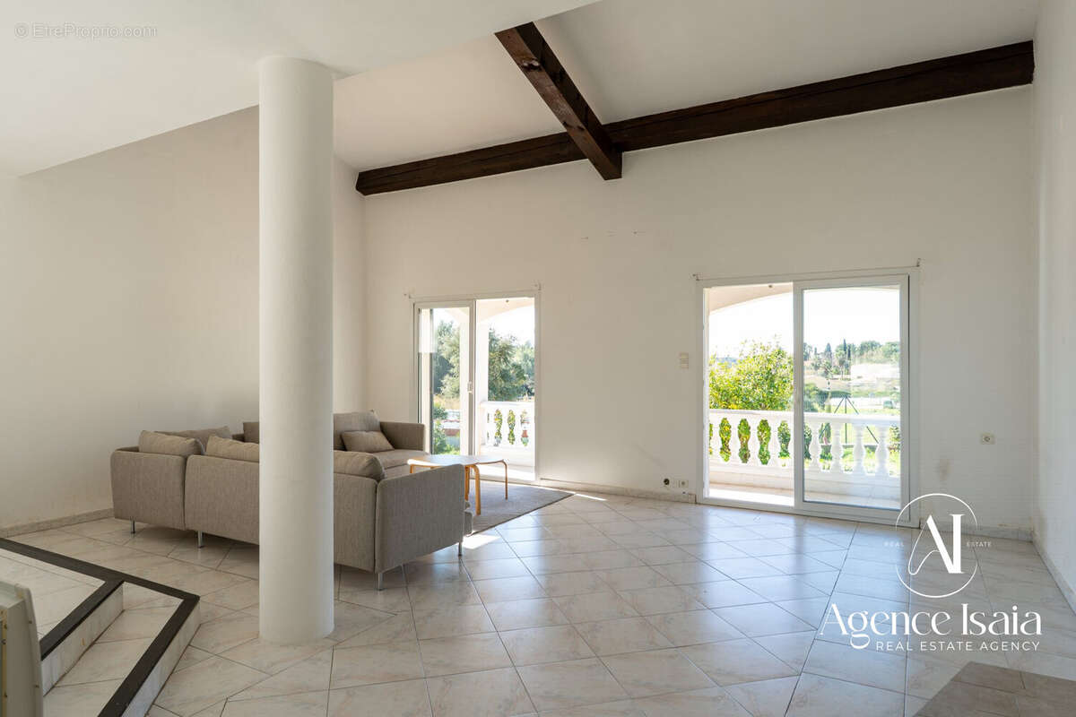 Maison à LA LONDE-LES-MAURES
