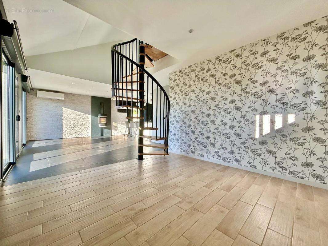 Maison à SAINT-GENIX-SUR-GUIERS