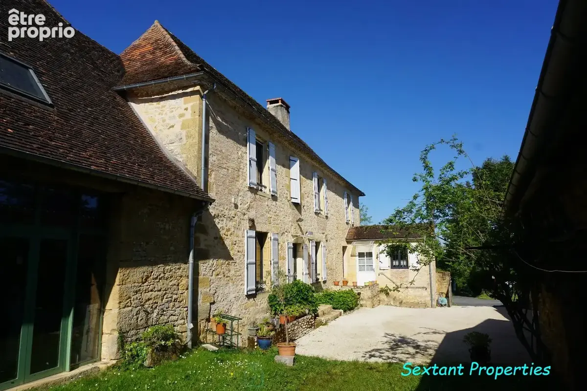 Superbe ensemble immobilier du XIXe siècle situé au coeur de la nature préservée du Périgord vert. - photo 2