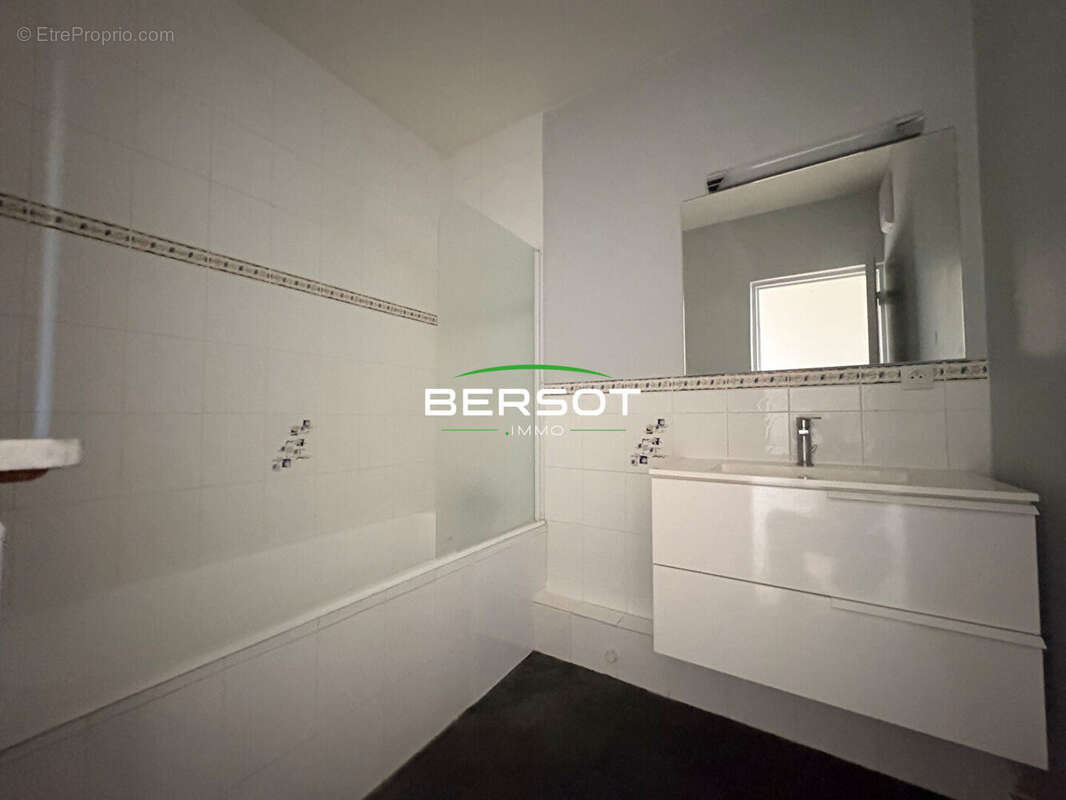 Appartement T3 avec balcon et place de parking privative - secteur Viotte - photo 8