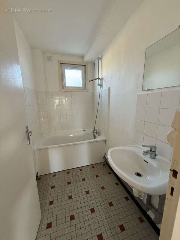 Appartement à SAINT-ETIENNE-SUR-CHALARONNE