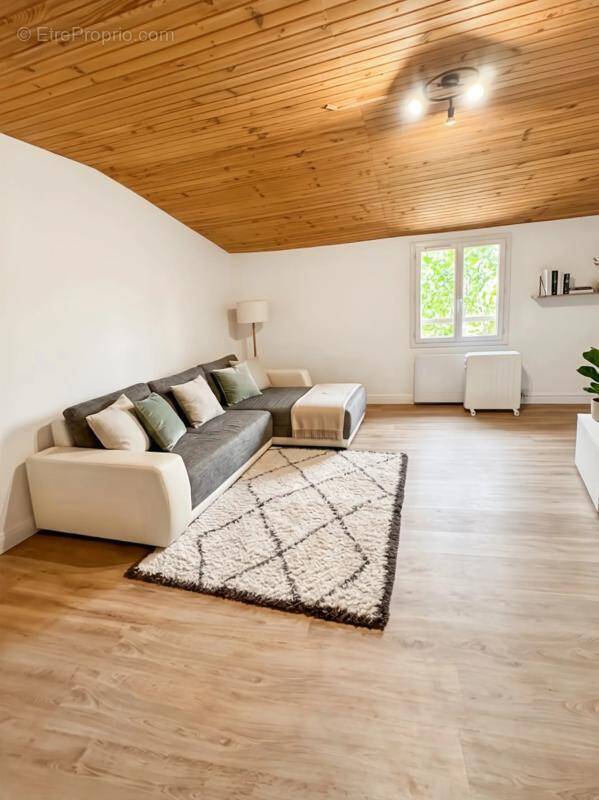 Appartement à LORGUES