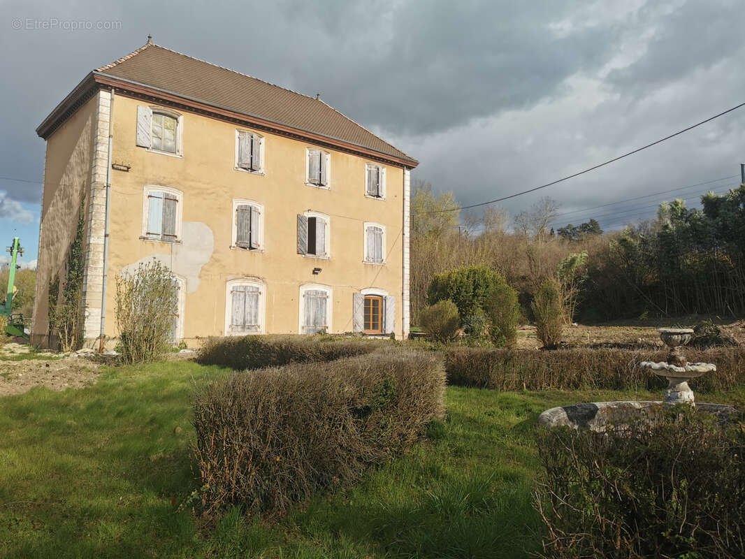 Appartement à LA TOUR-DU-PIN