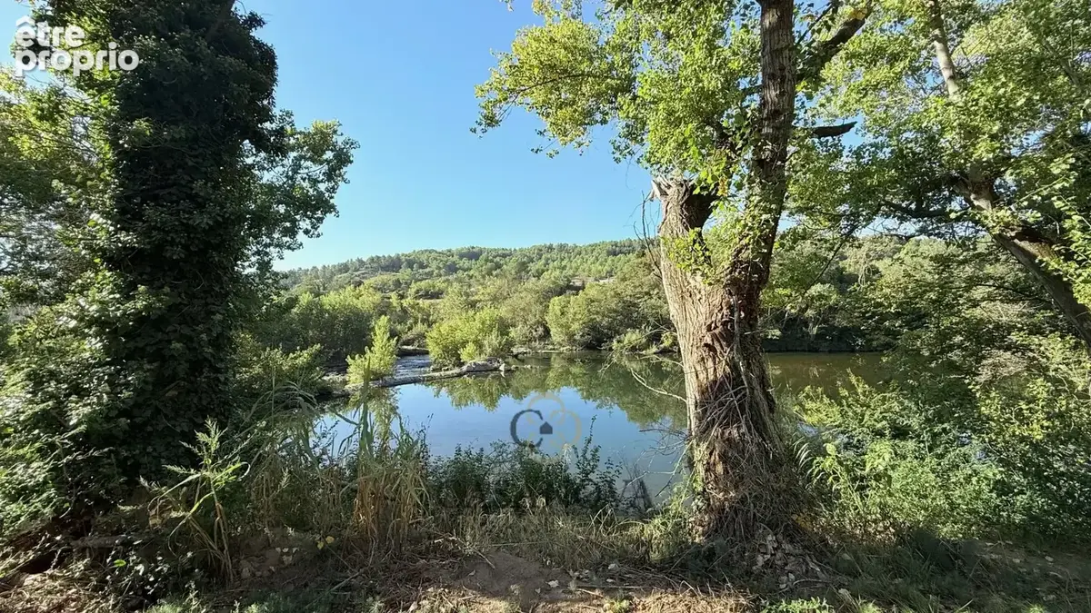Domaine de 32 hectares en bord de rivière avec deux batisses entièrement rénovées, piscines et potentiel touristique en Occitani - photo 3