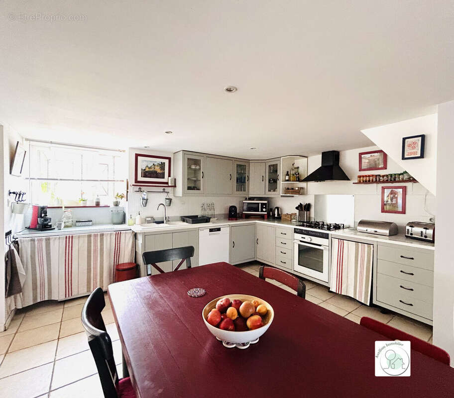 Maison 155 m² à Saint-Ciers-De-Canesse  - photo 3