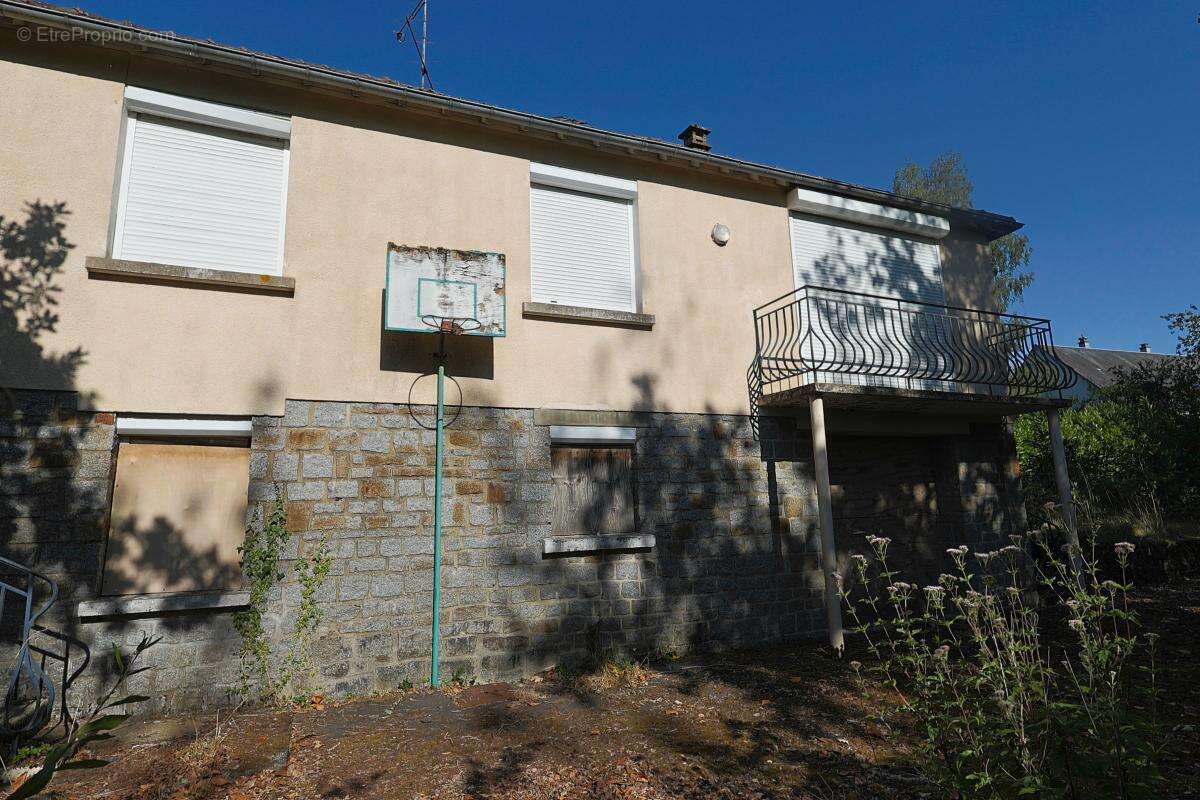 Maison - 64 m² - Isigny-le-Buat (50) - photo 2