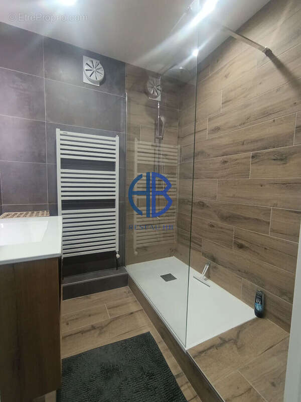 Appartement type 4, cave et garage et place de parking - photo 4