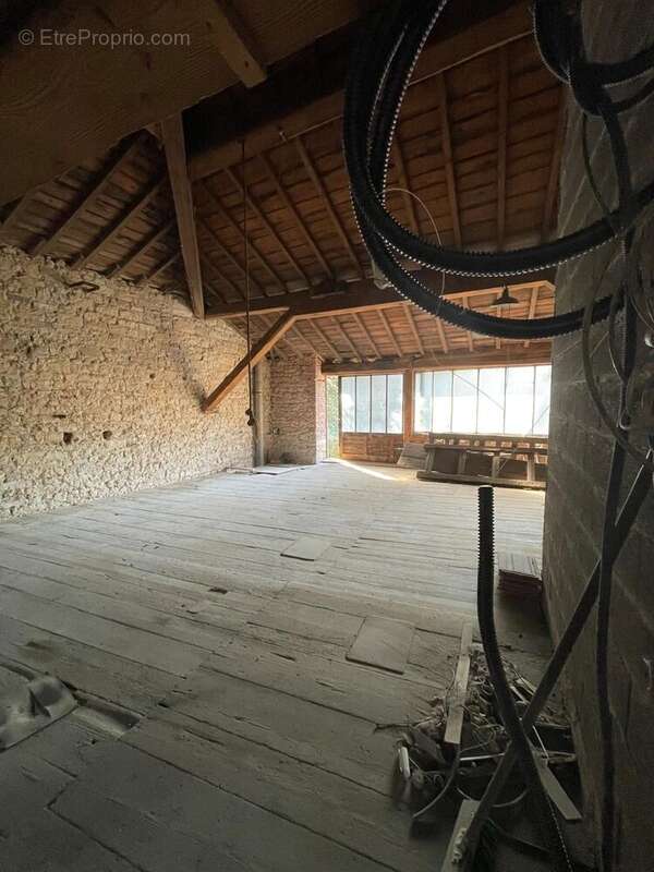 Appartement à FONTAINES-SAINT-MARTIN