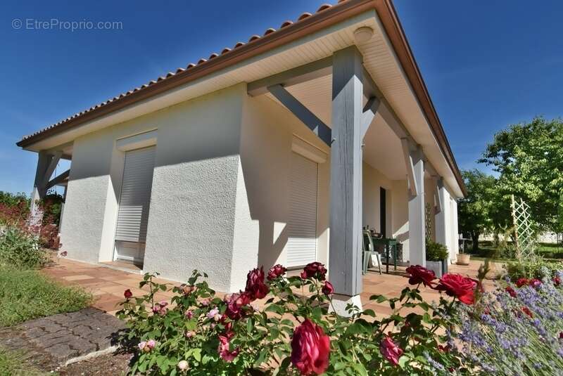 Maison à vendre 4 pièces FLEAC (16), 4 Chambres, sous sol, garage, terrain de 4000 m2 - photo 2