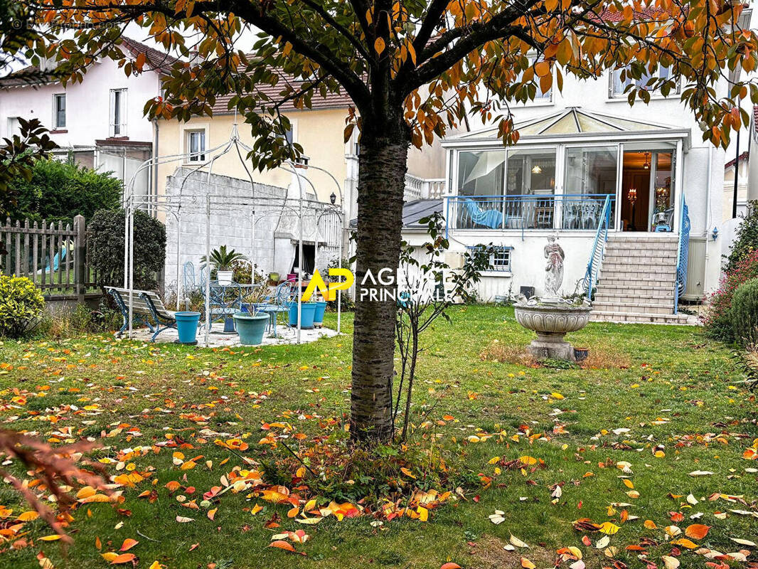 Maison à SARTROUVILLE