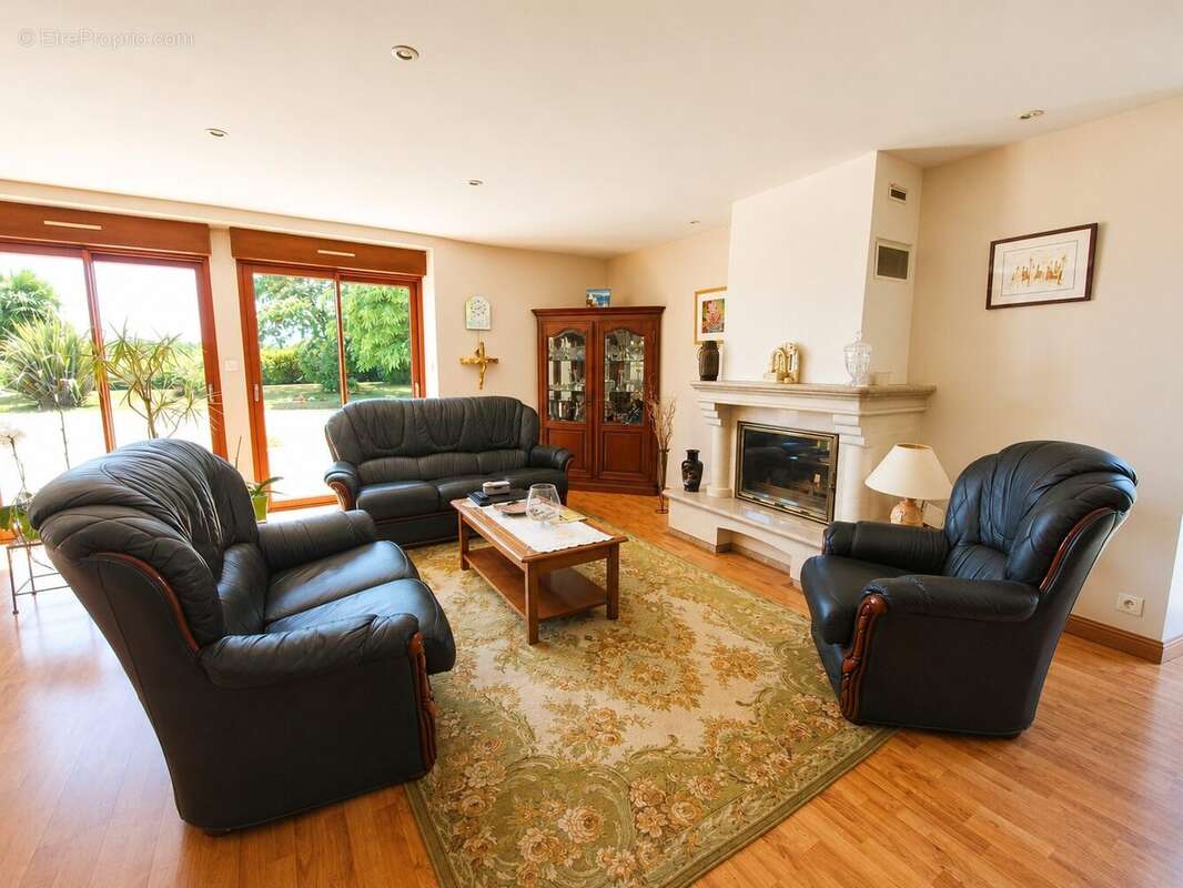 Maison 175 m² à Argentre-Du-Plessis  - photo 5