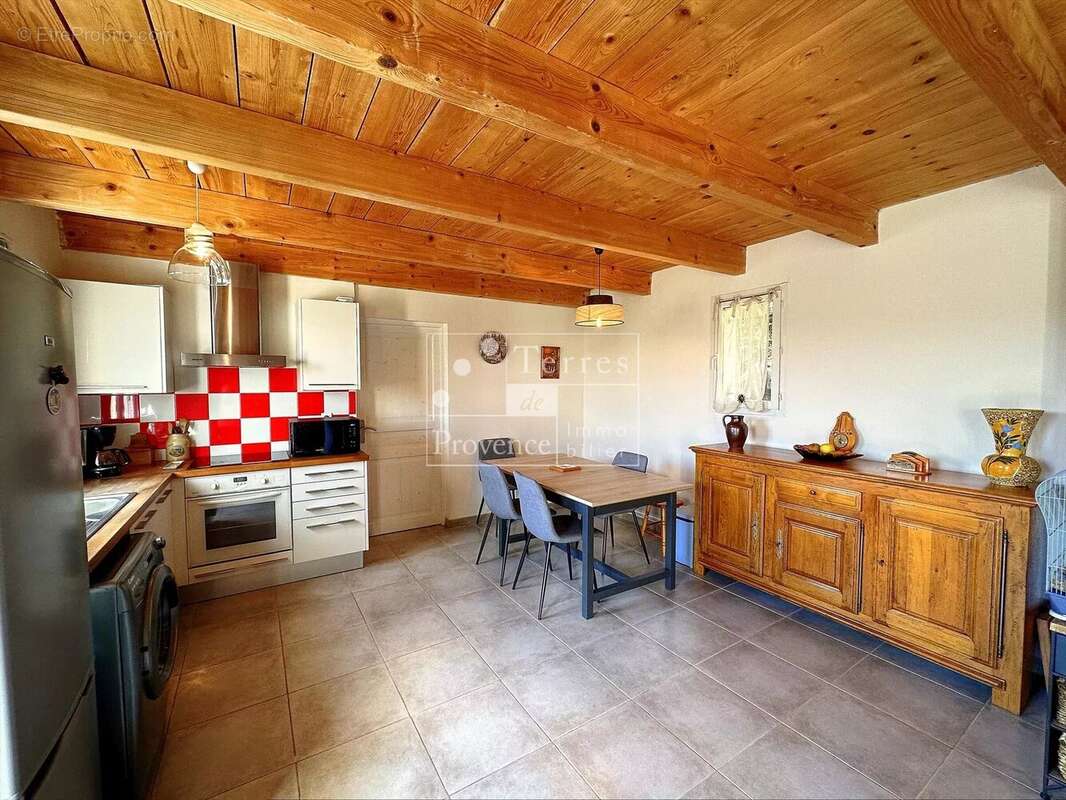 Maison à ARTIGNOSC-SUR-VERDON