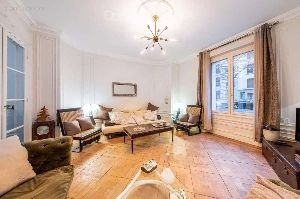 Appartement à PARIS-7E