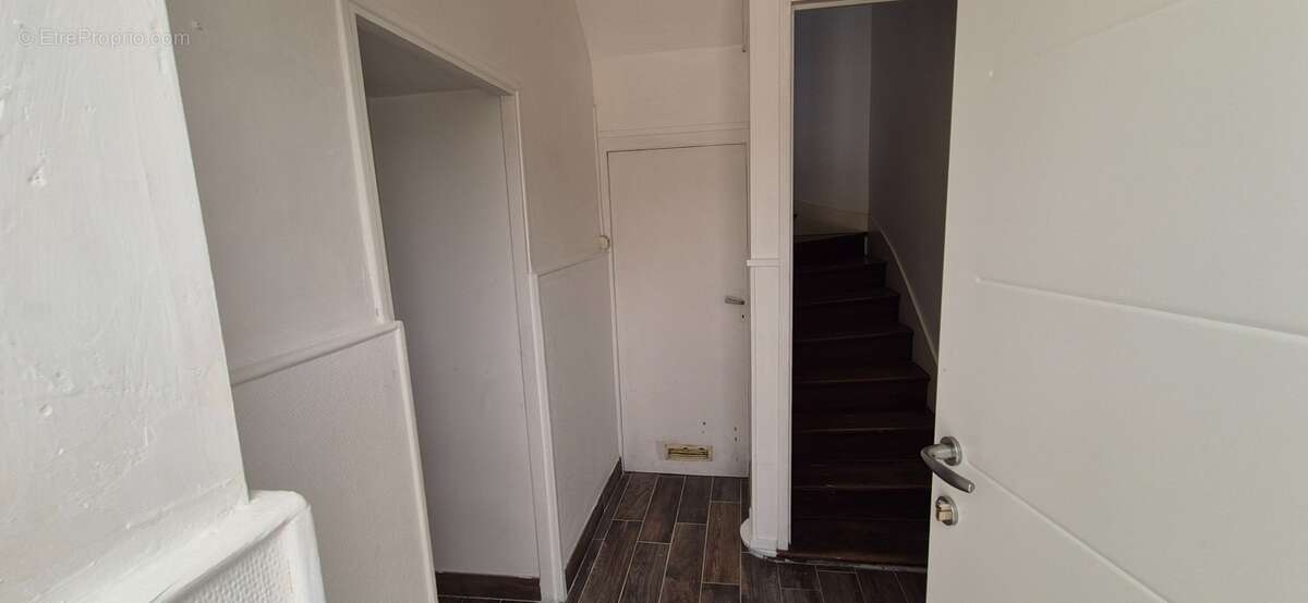 Maison de ville composée de deux appartements, 110 m2, proximité place Victor Hugo, jardin clos, cour avec stationnement - photo 26