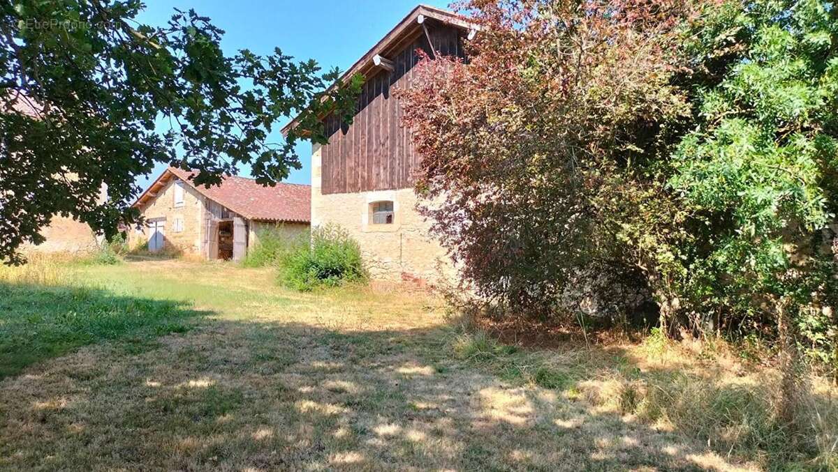 Propriété   125m² (32120) Puycasquier 6 pieces - photo 7