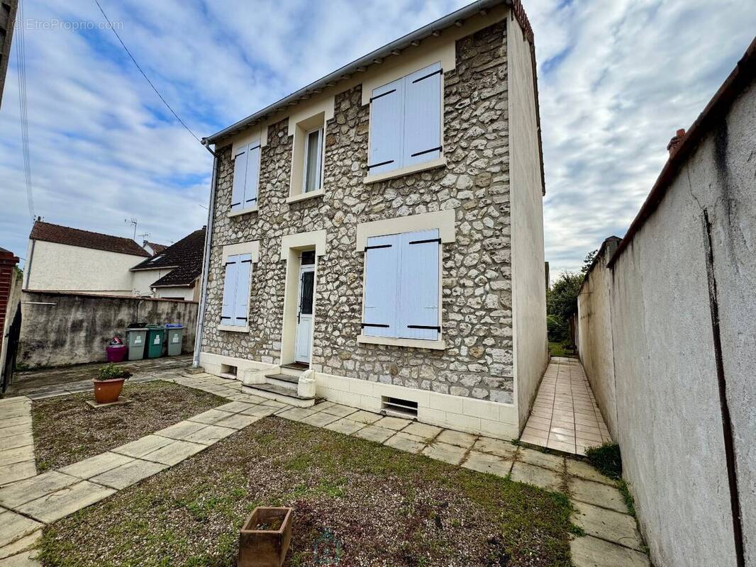 Maison à MANTES-LA-JOLIE