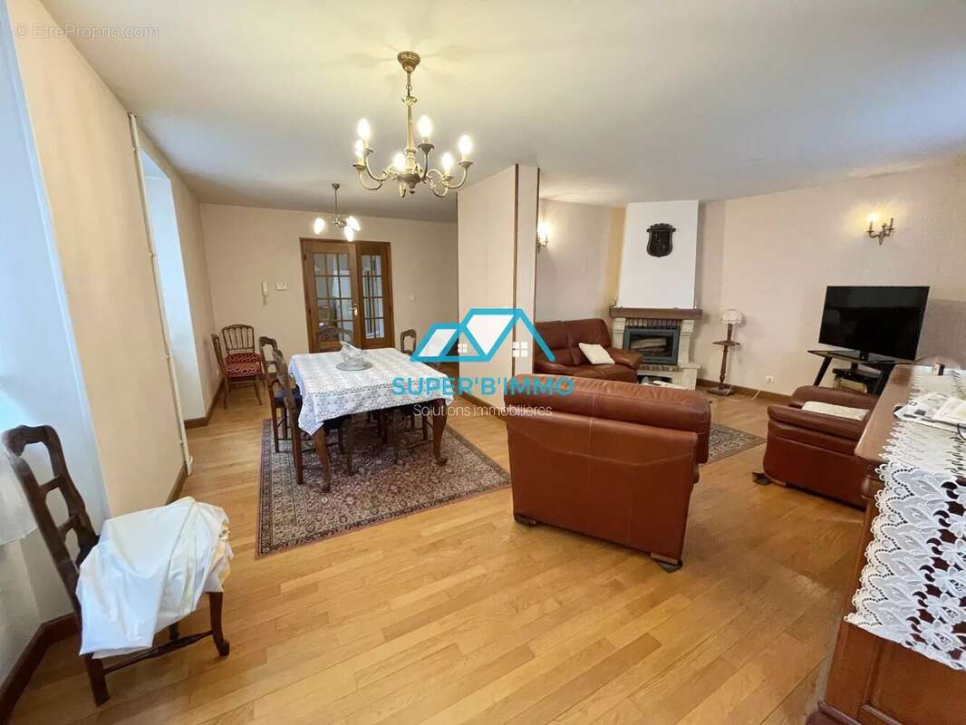 Maison à CHAMPAGNAC-LE-VIEUX